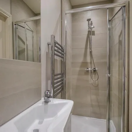 Patrick's Pool- 4 Bedroom,4 Bathroom, Luxury Townhouse! York