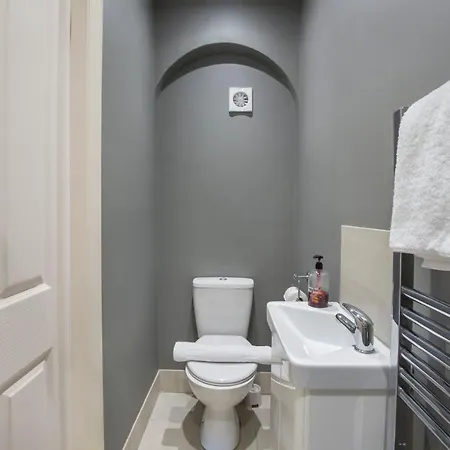 Patrick's Pool- 4 Bedroom,4 Bathroom, Luxury Townhouse! Dom wakacyjny York