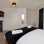 Nyaraló Patrick's Pool- 4 Bedroom,4 Bathroom, Luxury Townhouse! York