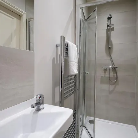 בית נופש Patrick's Pool- 4 Bedroom,4 Bathroom, Luxury Townhouse!