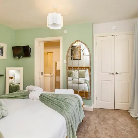 Patrick's Pool- 4 Bedroom,4 Bathroom, Luxury Townhouse! יורק