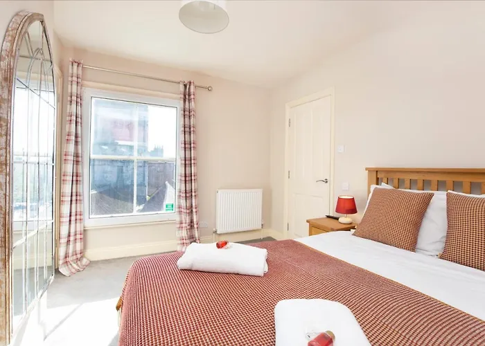 Patrick's Pool- 4 Bedroom,4 Bathroom, Luxury Townhouse! Vakantiehuis York