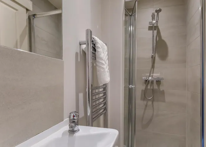 Patrick's Pool- 4 Bedroom,4 Bathroom, Luxury Townhouse! בית נופש יורק