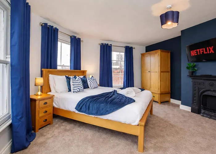 Patrick's Pool- 4 Bedroom,4 Bathroom, Luxury Townhouse! בית נופש