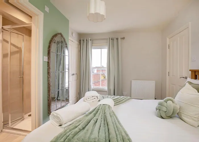 Patrick's Pool- 4 Bedroom,4 Bathroom, Luxury Townhouse! בית נופש