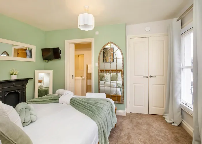 Patrick's Pool- 4 Bedroom,4 Bathroom, Luxury Townhouse! יורק