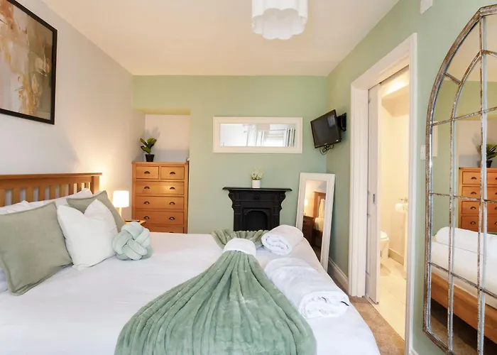 Patrick's Pool- 4 Bedroom,4 Bathroom, Luxury Townhouse! בית נופש יורק