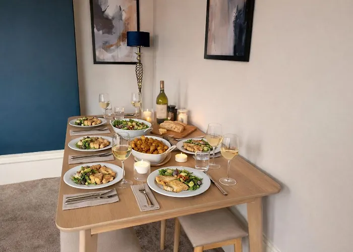 בית נופש Patrick's Pool- 4 Bedroom,4 Bathroom, Luxury Townhouse! יורק