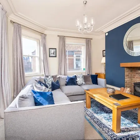 別荘 Patrick's Pool- 4 Bedroom,4 Bathroom, Luxury Townhouse! ヨーク