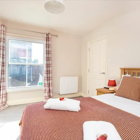 Patrick's Pool- 4 Bedroom,4 Bathroom, Luxury Townhouse! Holiday home York