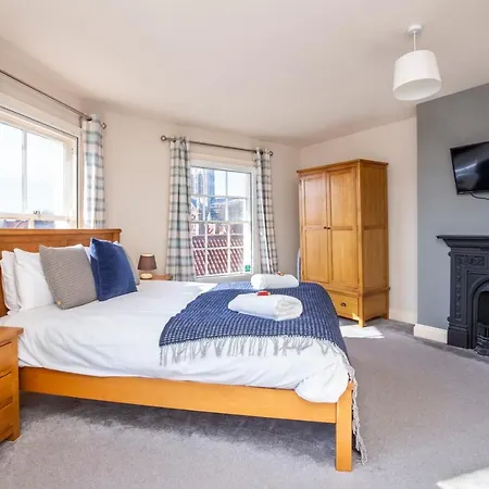 Patrick's Pool- 4 Bedroom,4 Bathroom, Luxury Townhouse! * York