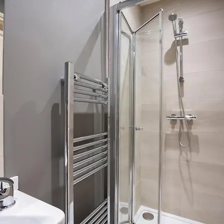 Patrick's Pool- 4 Bedroom,4 Bathroom, Luxury Townhouse! Сasa de vacaciones York