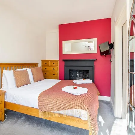 Patrick's Pool- 4 Bedroom,4 Bathroom, Luxury Townhouse! * York