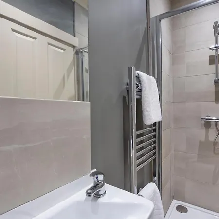 Patrick's Pool- 4 Bedroom,4 Bathroom, Luxury Townhouse! York