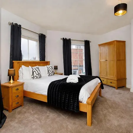 בית נופש Patrick's Pool- 4 Bedroom,4 Bathroom, Luxury Townhouse! *
