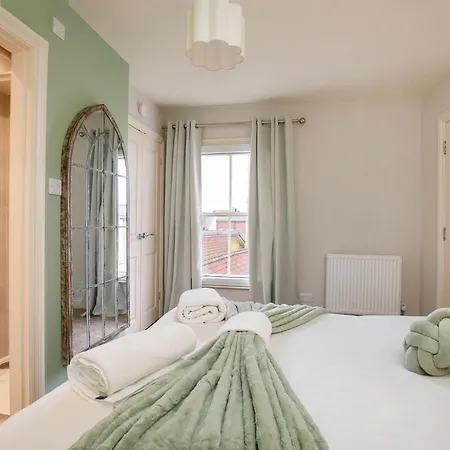 Patrick's Pool- 4 Bedroom,4 Bathroom, Luxury Townhouse! Feriehus