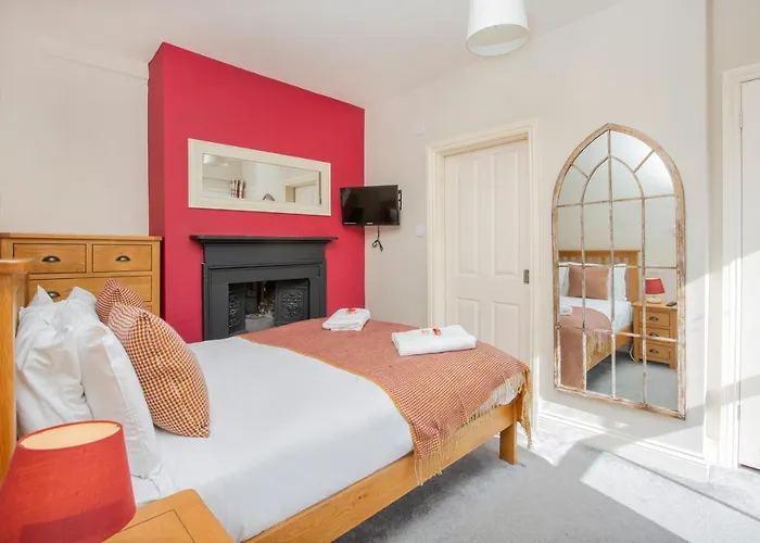 Patrick's Pool- 4 Bedroom,4 Bathroom, Luxury Townhouse! Holiday home York