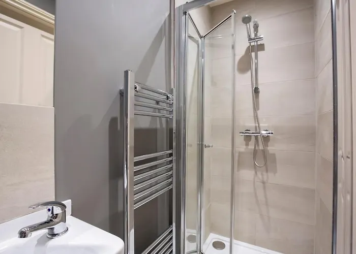 Patrick's Pool- 4 Bedroom,4 Bathroom, Luxury Townhouse! Holiday home York