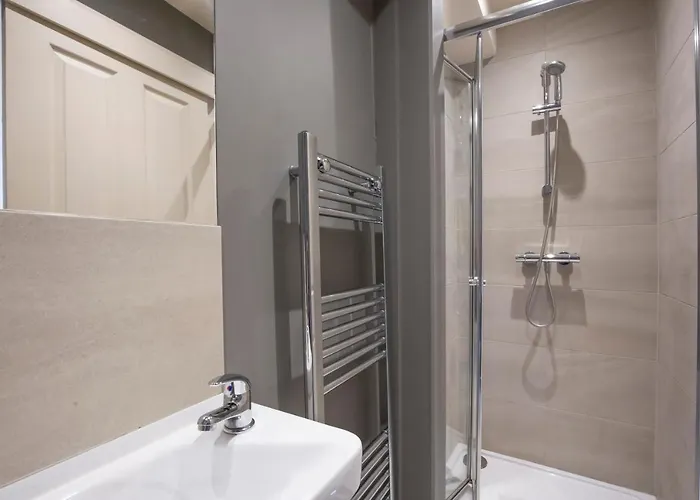 Patrick's Pool- 4 Bedroom,4 Bathroom, Luxury Townhouse! Holiday home York