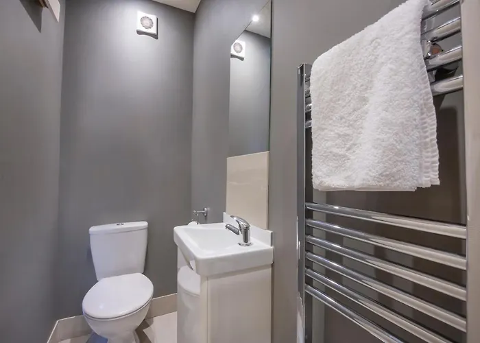 Patrick's Pool- 4 Bedroom,4 Bathroom, Luxury Townhouse! Holiday home York